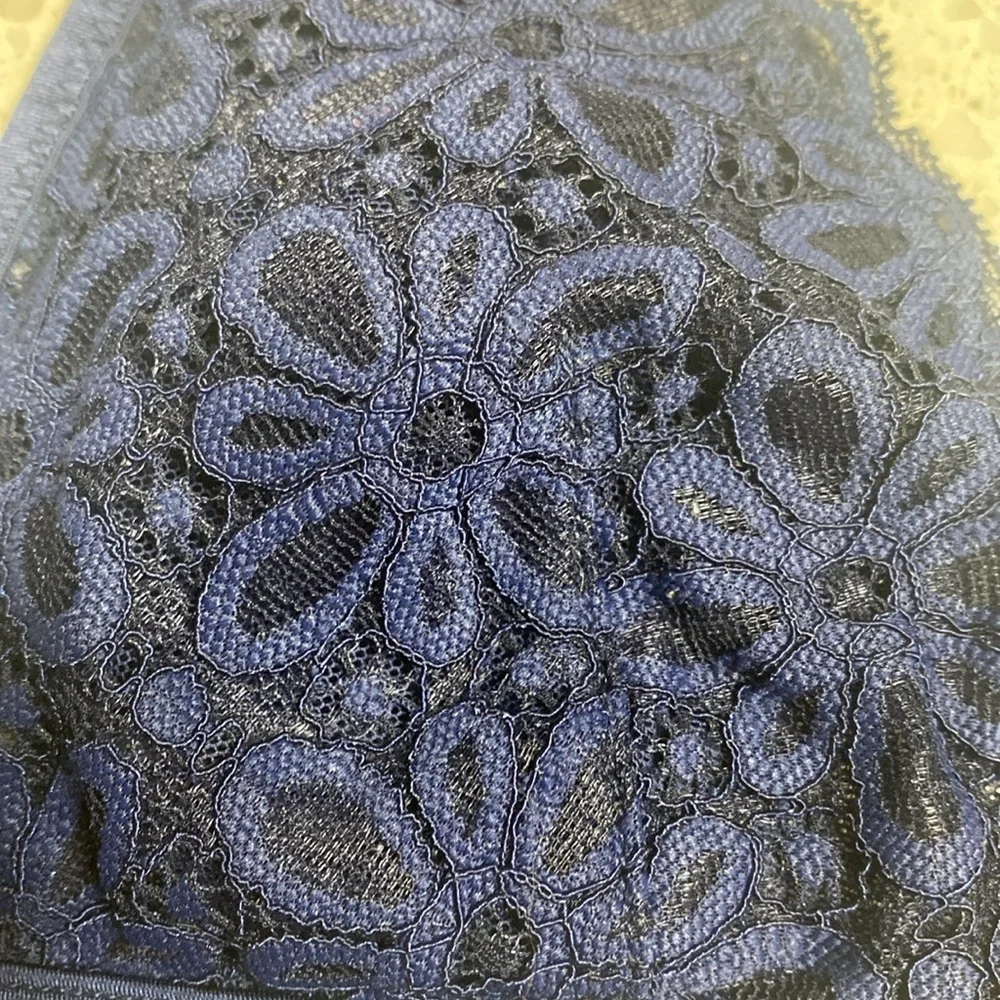 Victoria’s Secret Bralettes Size XS Navy and coral Y back Front hook Lace w pads